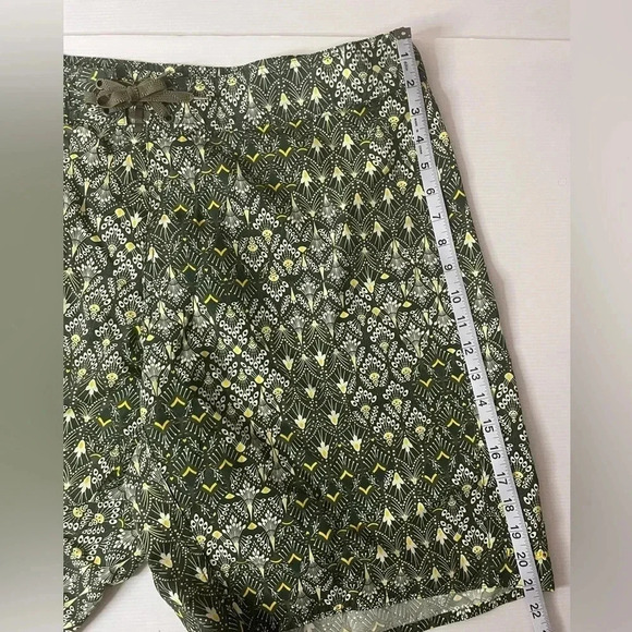 Patagonia Wavefarer Board Shorts Size 38 Dark Green Yellow - Picture 6 of 7